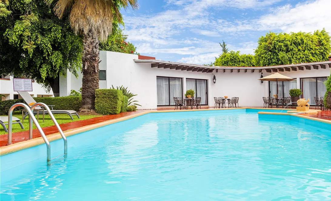 Swimming pool Best Western Posada de Don Vasco Hotel, Patzcuaro Michoacan